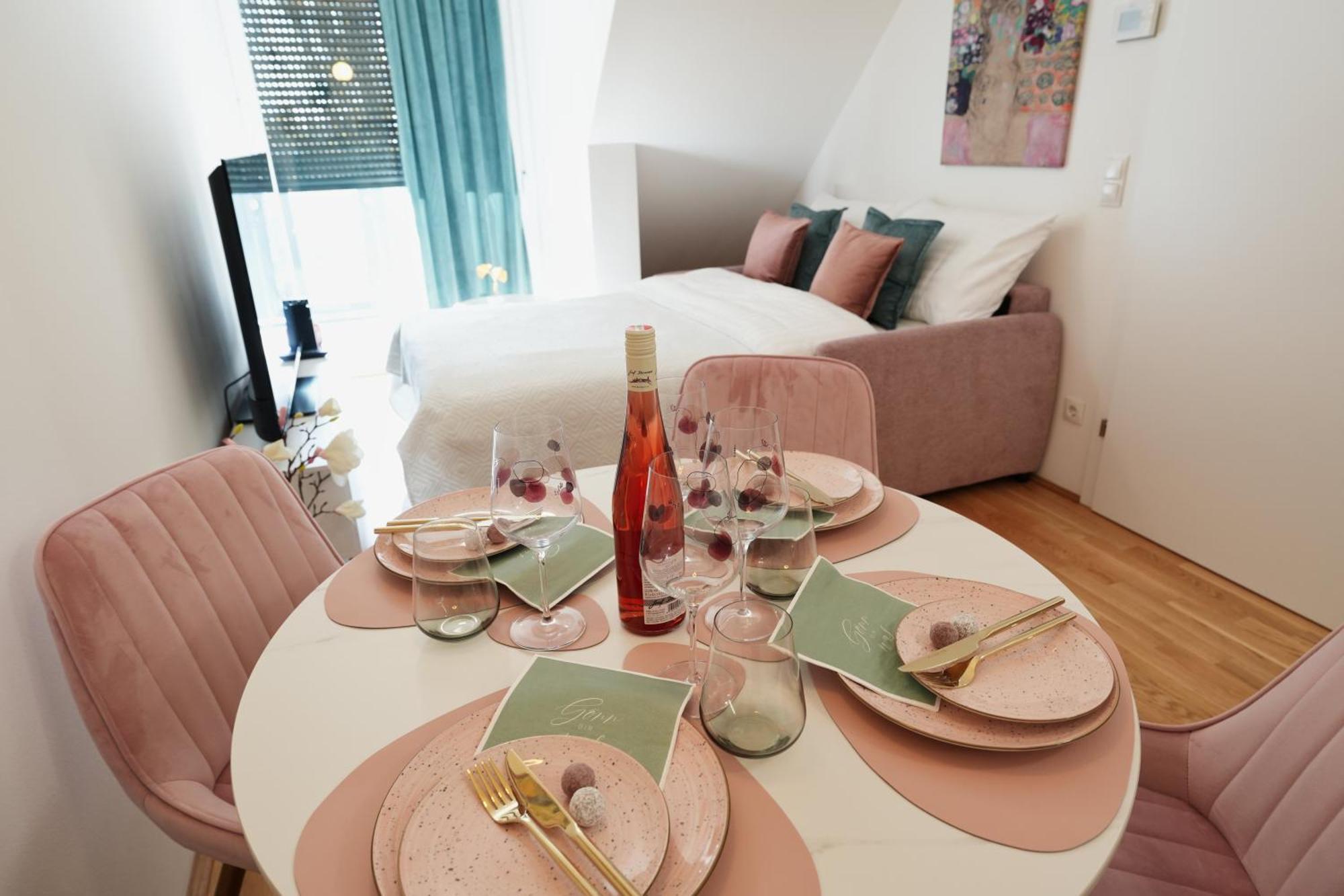 Modern Design Meets Green Comfort - Stay In Style At Carl'S Design Residences L Parking & Great Connection To City Center Vienna Exterior photo