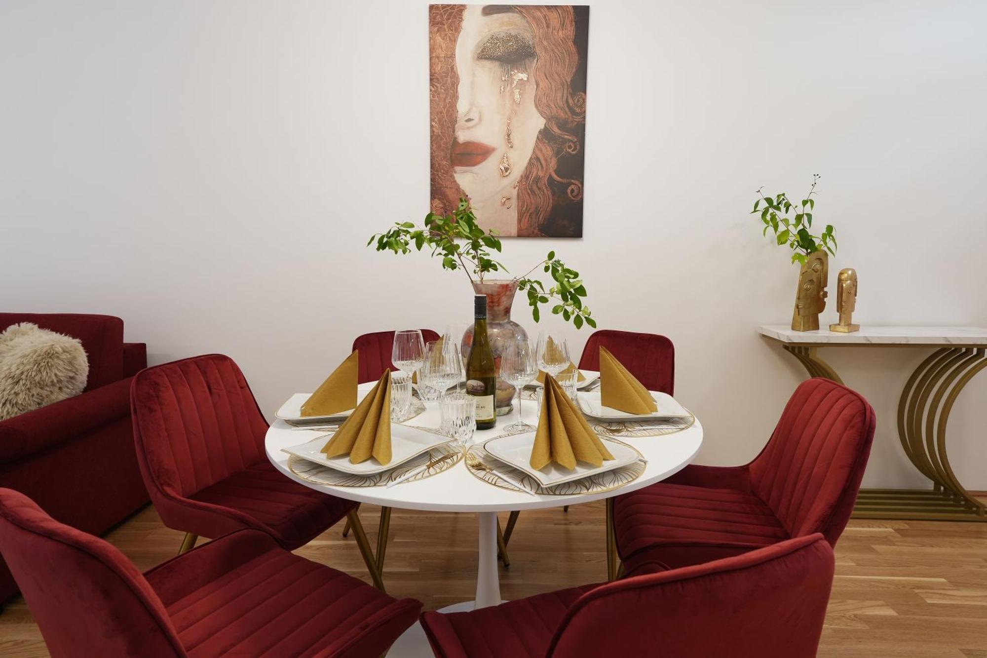 Modern Design Meets Green Comfort - Stay In Style At Carl'S Design Residences L Parking & Great Connection To City Center Vienna Exterior photo