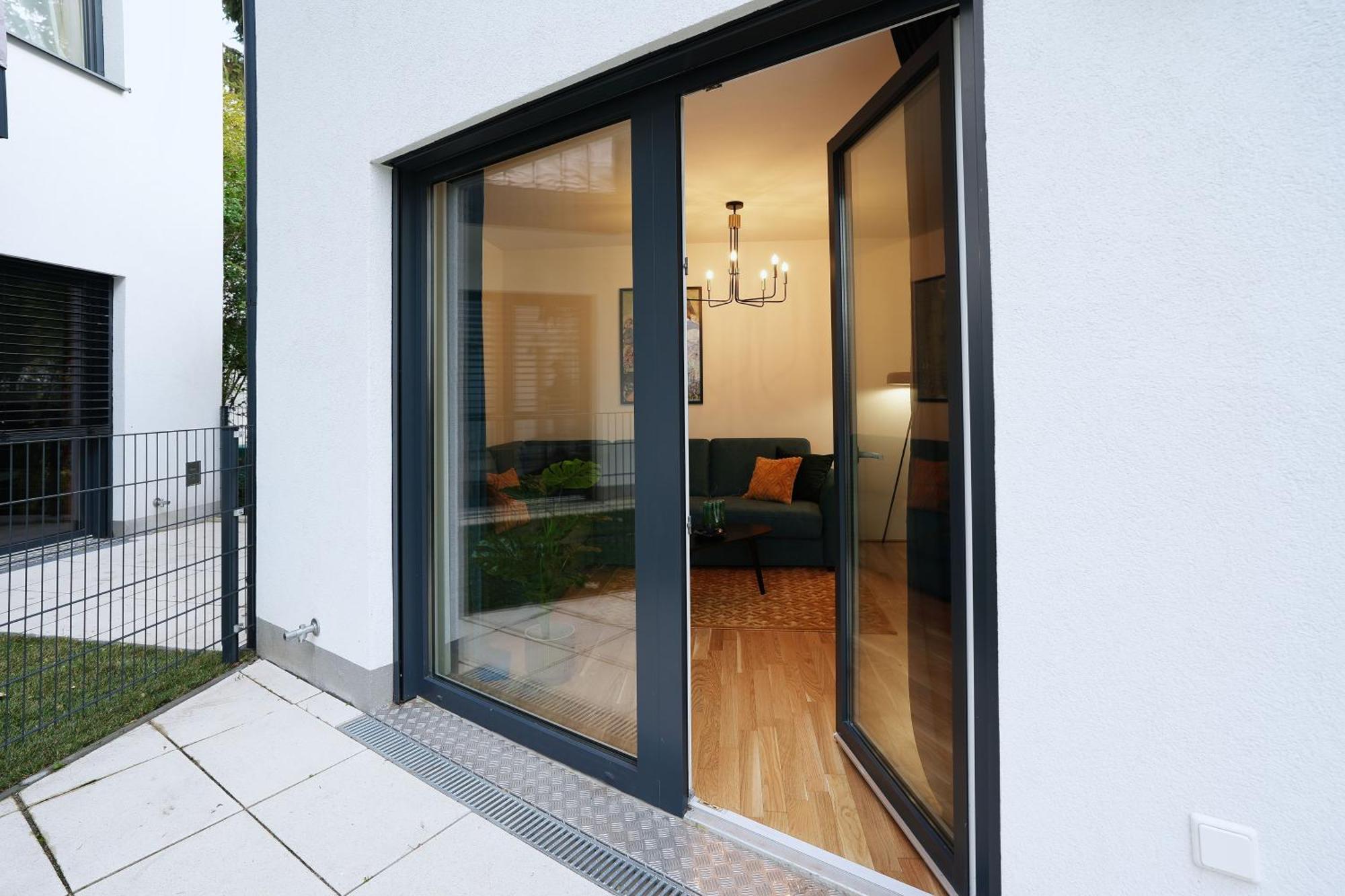 Modern Design Meets Green Comfort - Stay In Style At Carl'S Design Residences L Parking & Great Connection To City Center Vienna Exterior photo