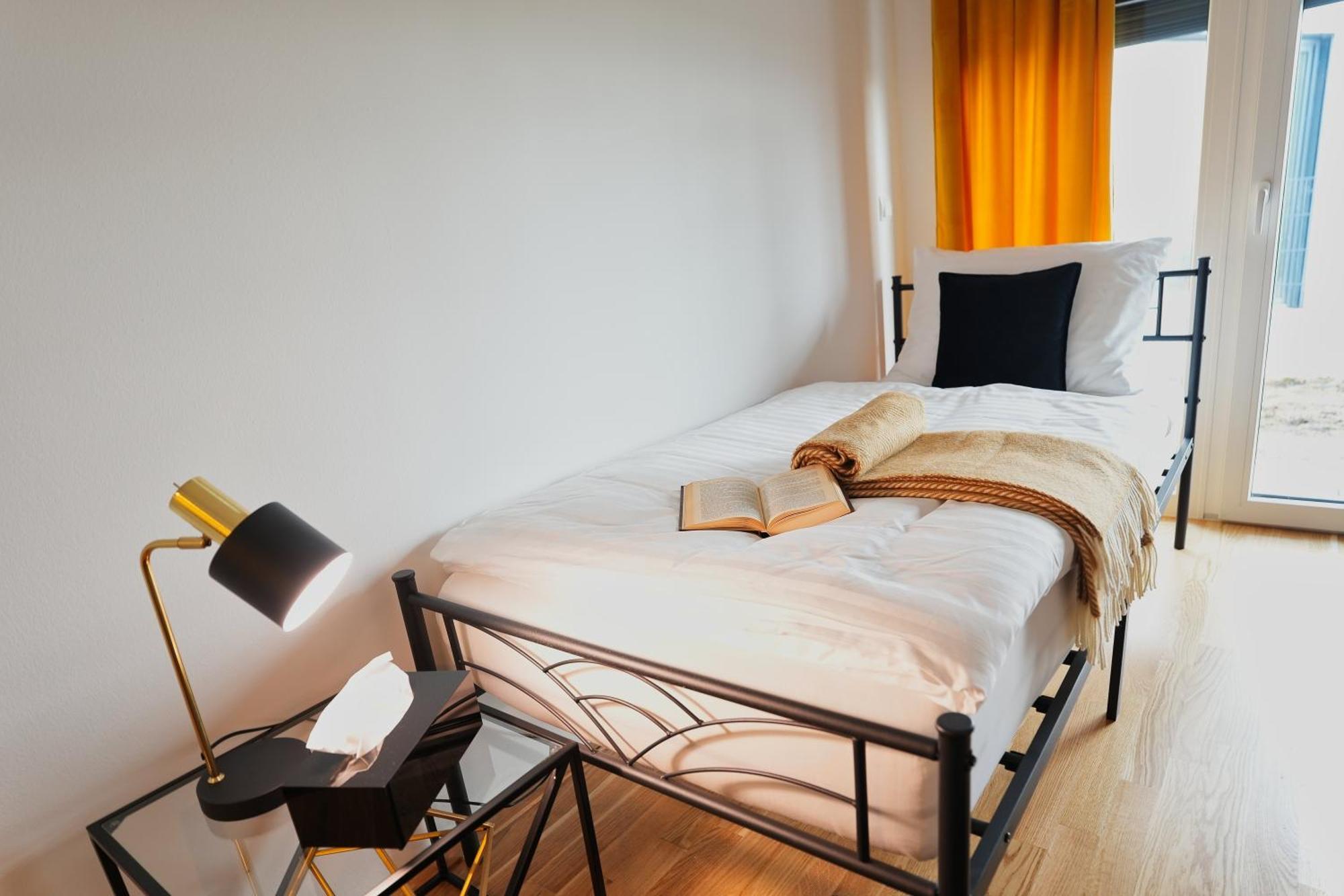 Modern Design Meets Green Comfort - Stay In Style At Carl'S Design Residences L Parking & Great Connection To City Center Vienna Exterior photo